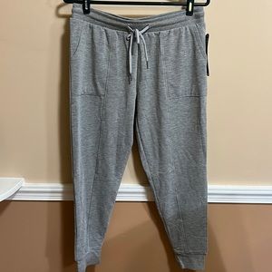 New Daisy Fuentes Gray Joggers Size Medium